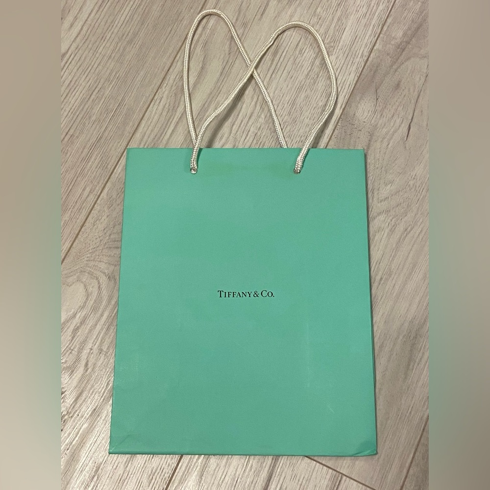 TIFFANY & CO.🩵10”x8”x4” BLUE EMPTY PAPER SHOPPING GIFT BAG *See Hole Damage